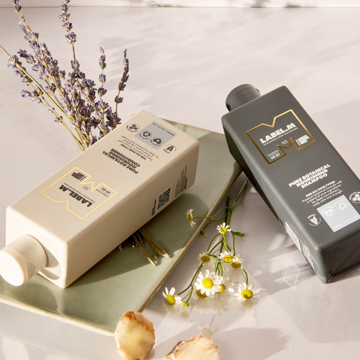 Pure Botanical Nourishing Shampoo 300ml